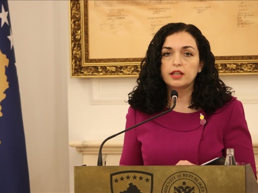 Mediat maqedonase: Sabedin Sinani nxori armën në aeroport, nuk lejoi të kontrollohej çanta e Vjosa Osmanit