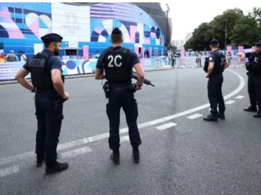 Alarmohet Parisi, policia has në një objekt të dyshimtë