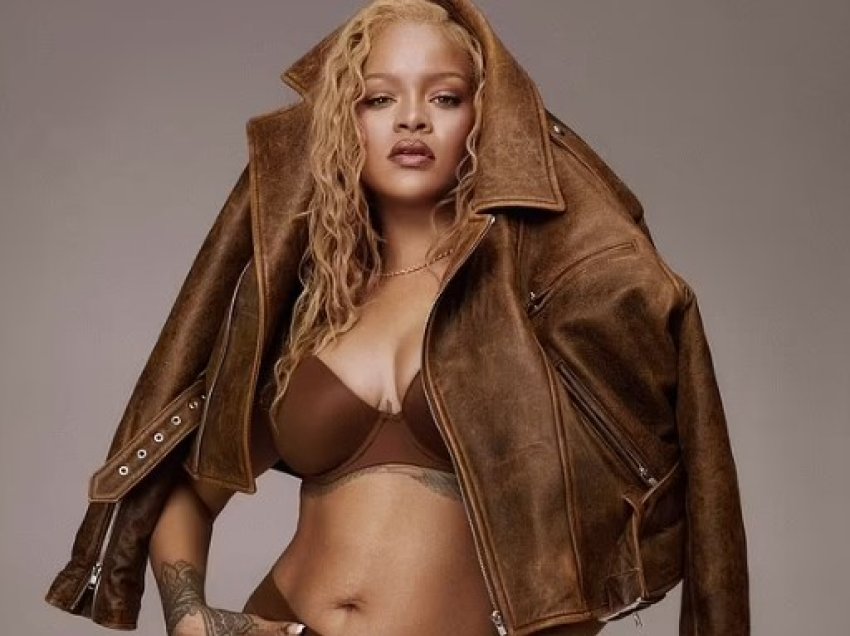 Rihanna duket mahnitëse, teksa pozon me të brendshme nga koleksioni i saj i ri Savage X Fenty