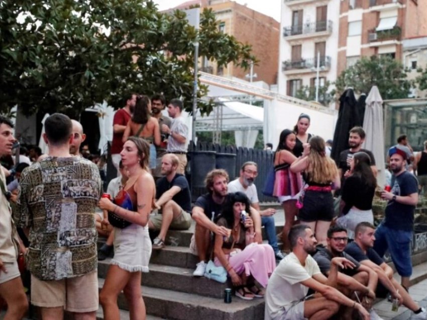 Barcelona planifikon të ndalojë dhënien me qira të apartamenteve për turistët