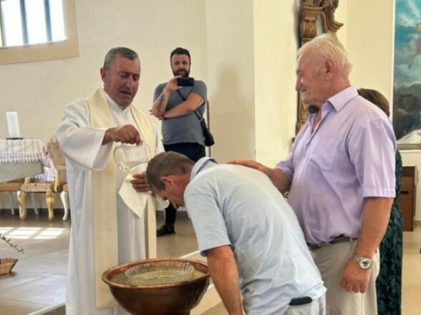 Dhjetëra qytetarë pagëzohen në katolik, në kishën e Llapushnikut “Shën Abrahami”