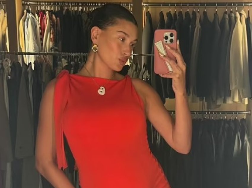 Hailey Bieber duket në formë të mrekullueshme, teksa po shijon shtatzëninë