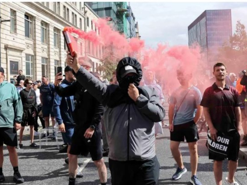 Më shumë se 90 të arrestuar pas protestave të së djathtës ekstreme në Britani