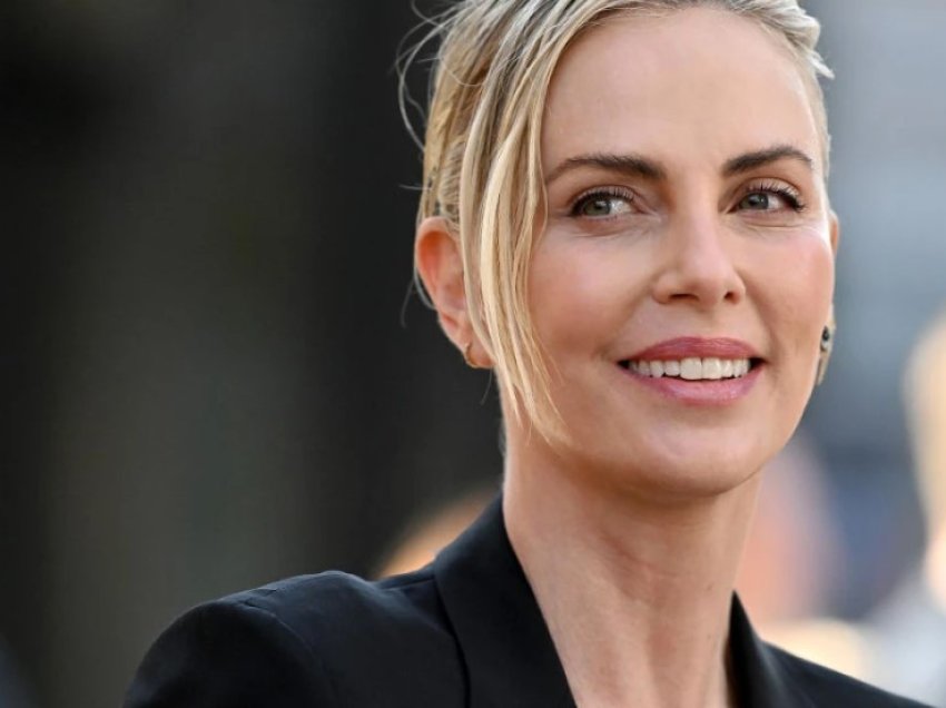 Truku që përdor Charlize Theron për t’i detyruar vajzat e saj ta dëgjojnë