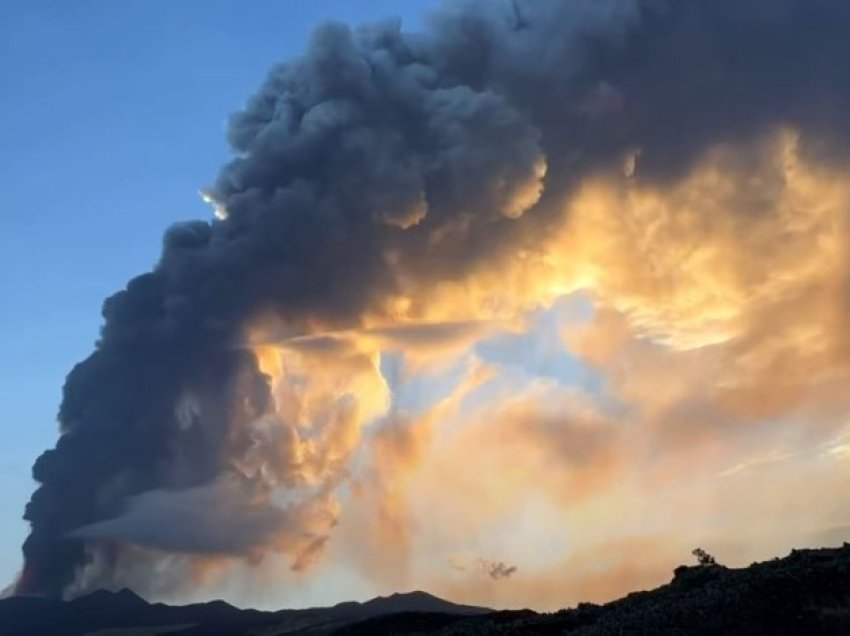 Riaktivizohet për herë të pestë vullkani “Etna”, ndërpriten fluturimet në Katania