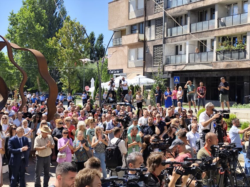 Mori pjesë në protestën e serbëve për të kundërshtuar hapjen e urës së Ibrit, flet Jabllanoviq