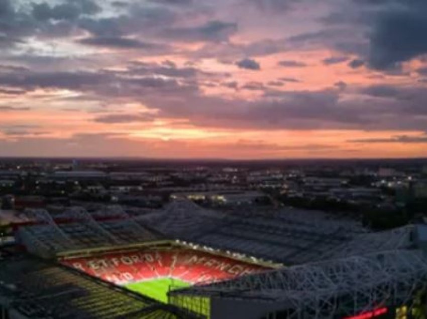 Dy stadiume për Manchester United