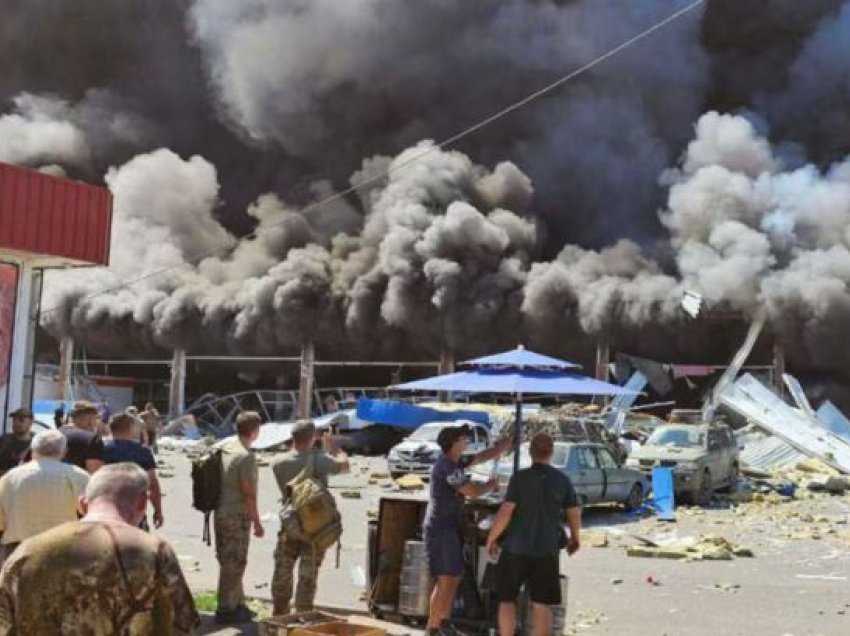 Së paku 10 të vrarë nga një sulm rus në një supermarket, thotë Ukraina