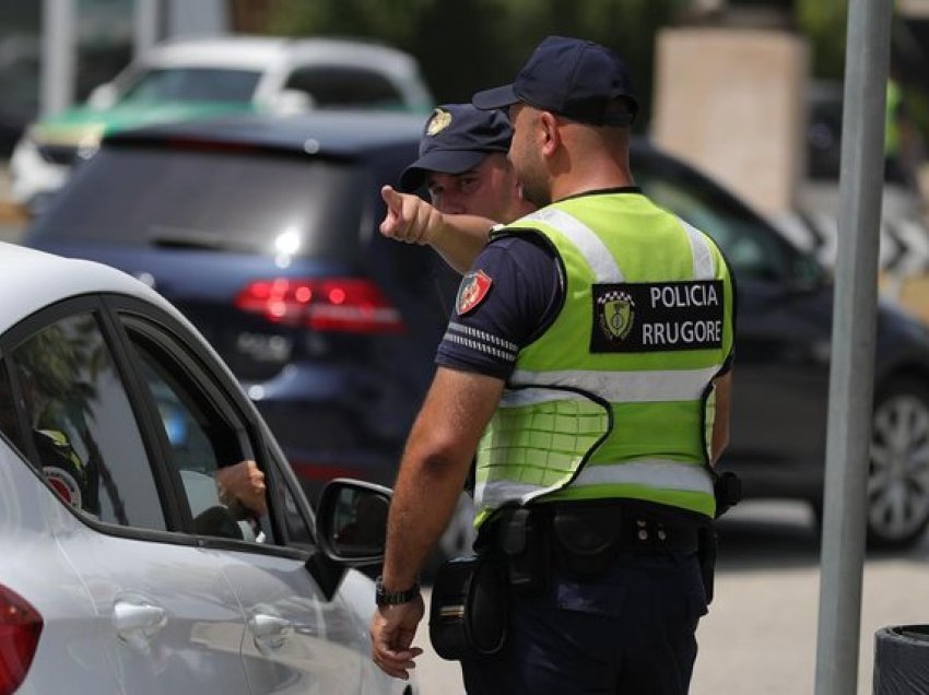 Shoferë, mos tentoni t’u jepni rryshfet policëve se ju fusin në burg, vetëm në Tiranë numri i të arrestuarve shkoi…