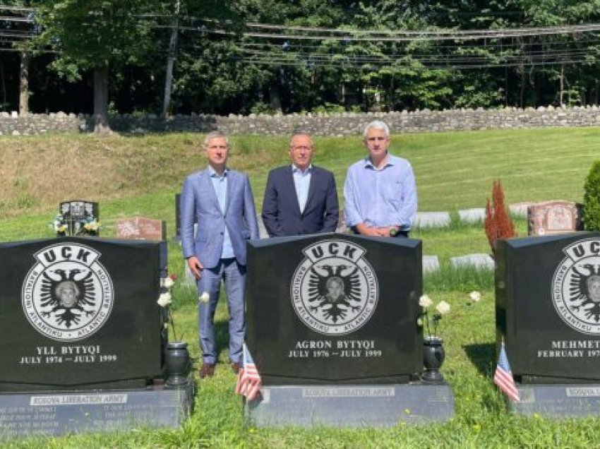 Hamza bën homazhe të vëllezërit Bytyqi: Si kryeministër do të kërkoj drejtësi për ata që dhanë jetën për lirinë tonë