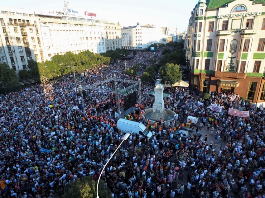 Protesta në Beograd kundër planeve për minierë të litiumit