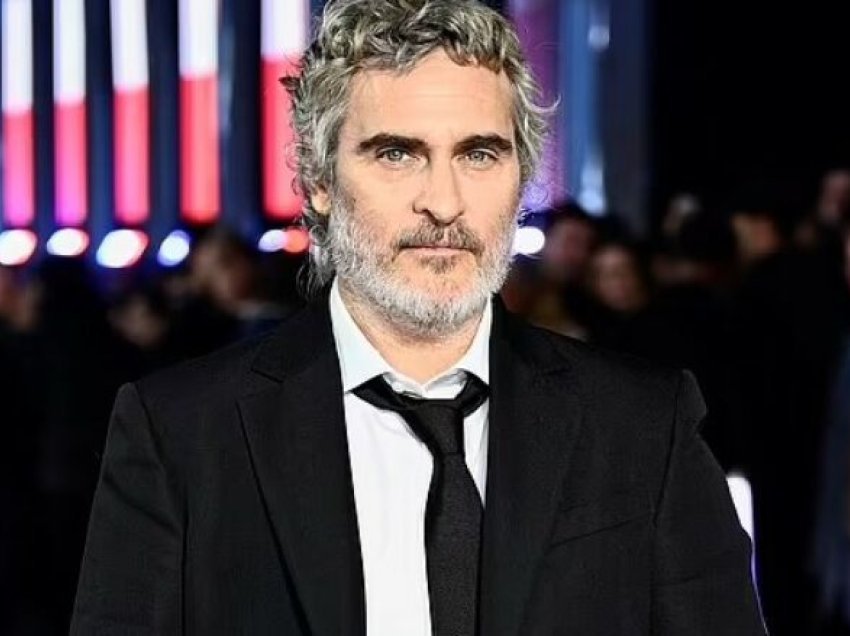 Joaquin Phoenix tërhiqet nga filmi romantik për homoseksualët, vetëm pesë ditë para xhirimit