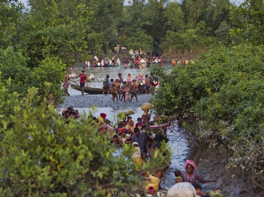 Dyshohet për qindra rohingias të vrarë nga një sulm me dron teksa po iknin nga Mianmari