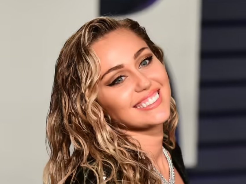 Miley Cyrus nderohet me çmimin e rëndësishëm nga Disney