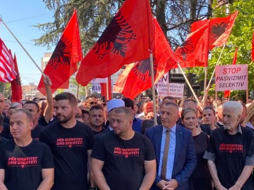 Shqiptarët e Kosovës Lindore protestojnë për “identitet dhe dinjitet”