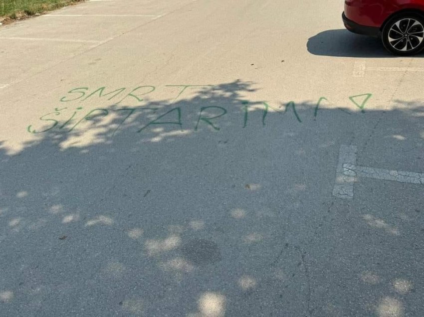 Grafiti serb “vdekje shqiptarëve”/ Reagon profesori: Ky emërtim është për të mbjellur frikë....