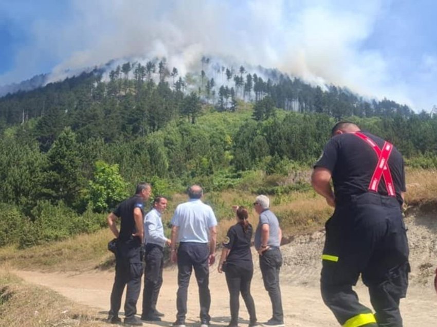 Zjarr në Prevallë, kryetari i Prizrenit shkon në vendngjarje