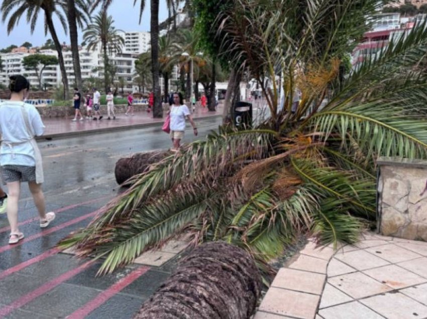 Një stuhi e fortë godet Ishujt Balearik, anulohen fluturime të shumta