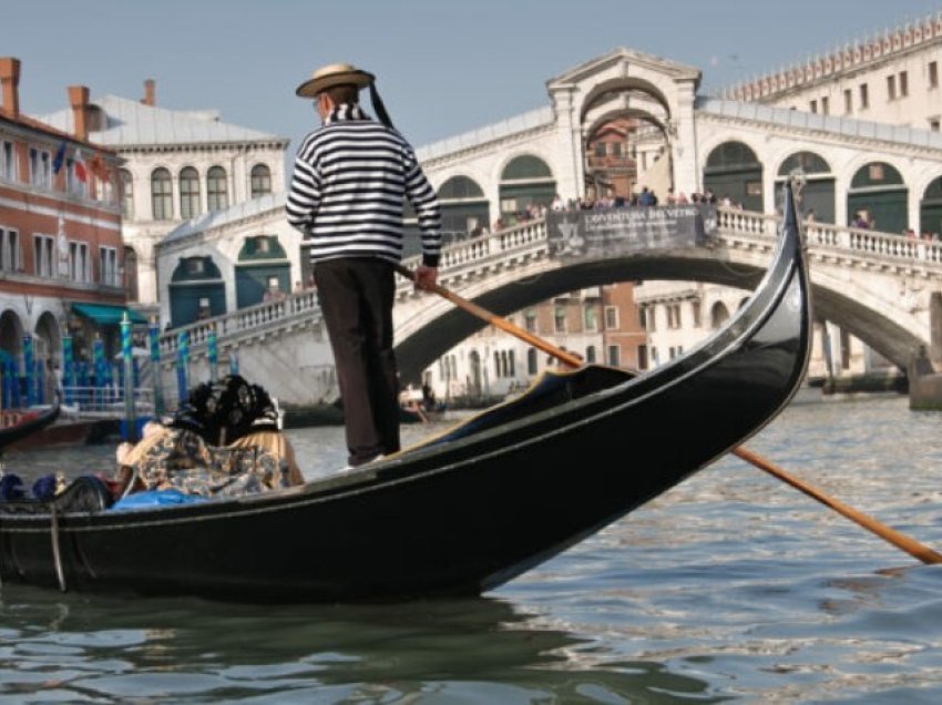 Venecia ka nevojë për gondolierë të rinj, publikohen kriteret