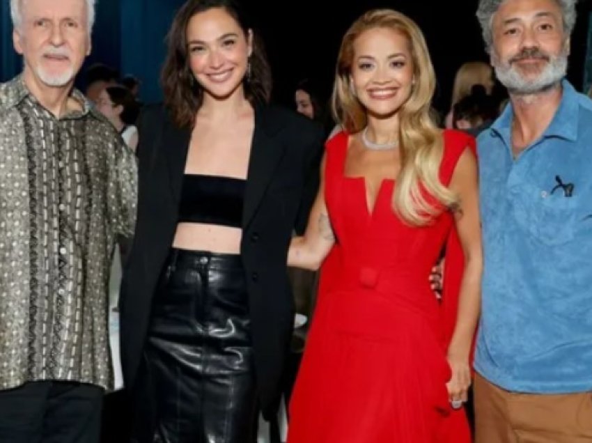 Rita Ora dhe Taika Waititi takohen me regjisorin legjendar James Cameron