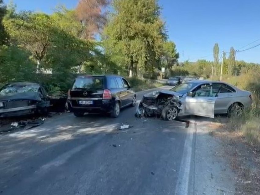 Përplasen dy automjete në aksin Levan-Vlorë, raportohet për të plagosur