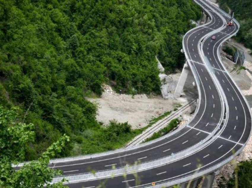 Qeveria në diskutime se si të vendoset pagesa për shfrytëzim të autostradave