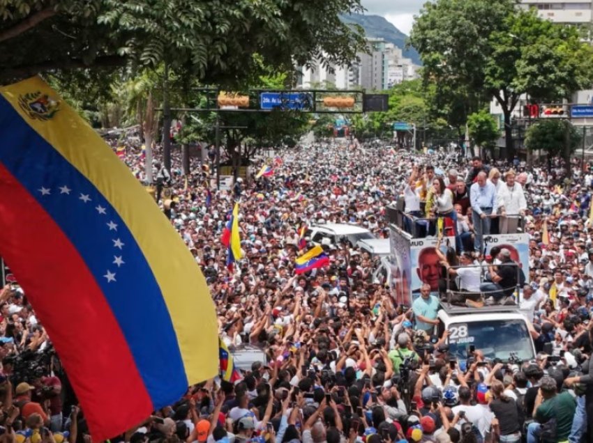 Maduro fillon shtypjen e bazës së tij, të varfërit e Venezuelës