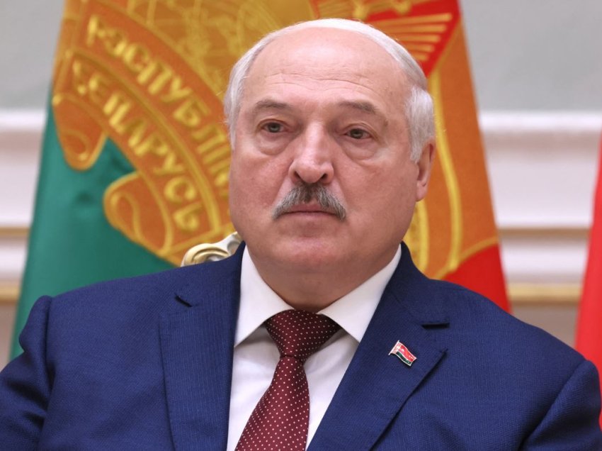 Lukashenko i Bjellorusisë thotë se gati një e treta e ushtrisë është dërguar në kufirin me Ukrainën