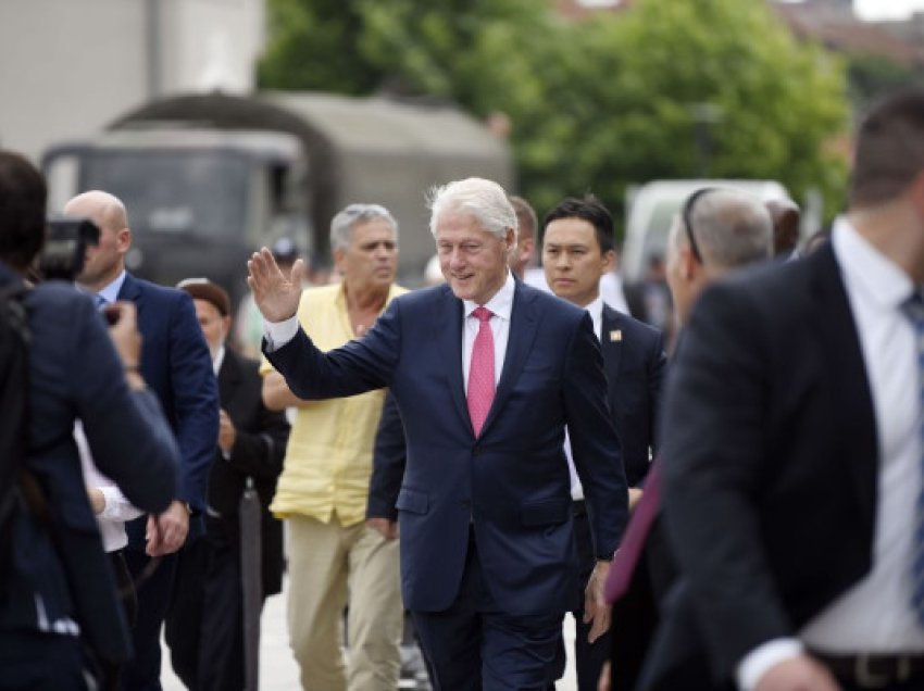 ​Bill Clinton sot feston 78 vjetorin, kjo ishte jeta e vështirë e tij