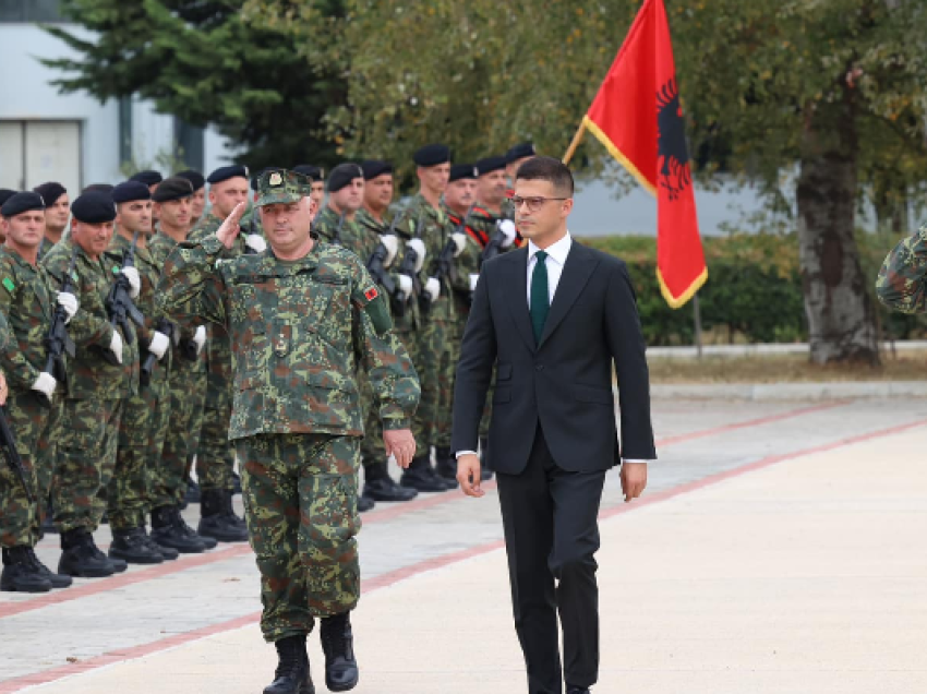 Ministri Vengu në Komandën e Forcës Tokësore: Vëmendja ndaj personelit ushtarak në qëndër të planeve të modernizimit