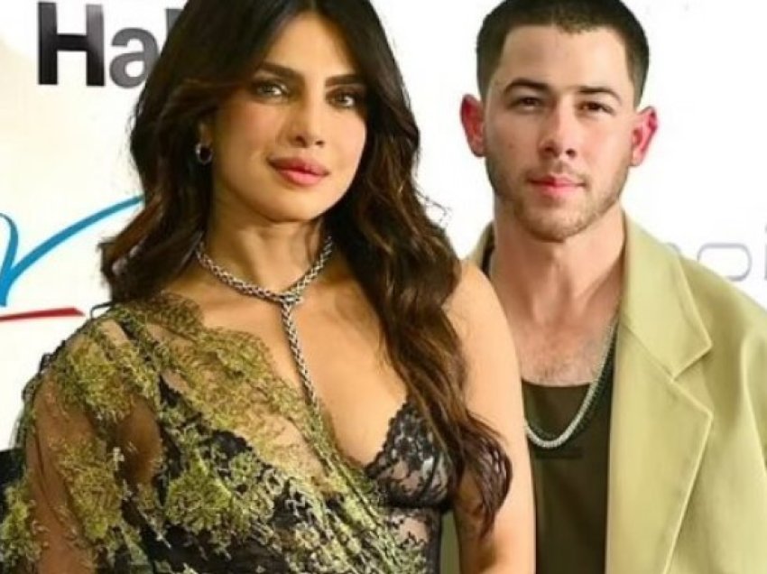 Nick Jonas tregon se si gruaja Priyanka Chopra e ndihmon atë të përgatitet për role filmike