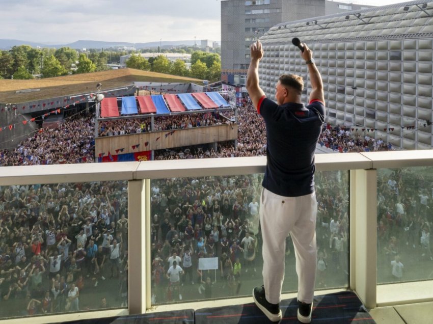 Pritja madhështore e Shaqirit te Baseli, mijëra tifozë mblidhen në prezantimin e tij