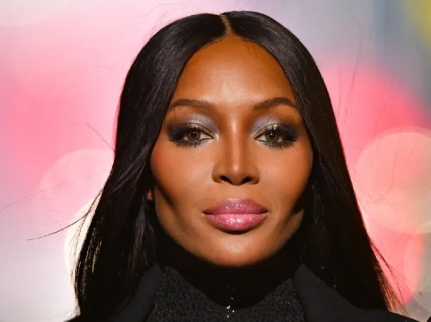 Naomi Campbell puth DJ-n në buzë në Mykonos