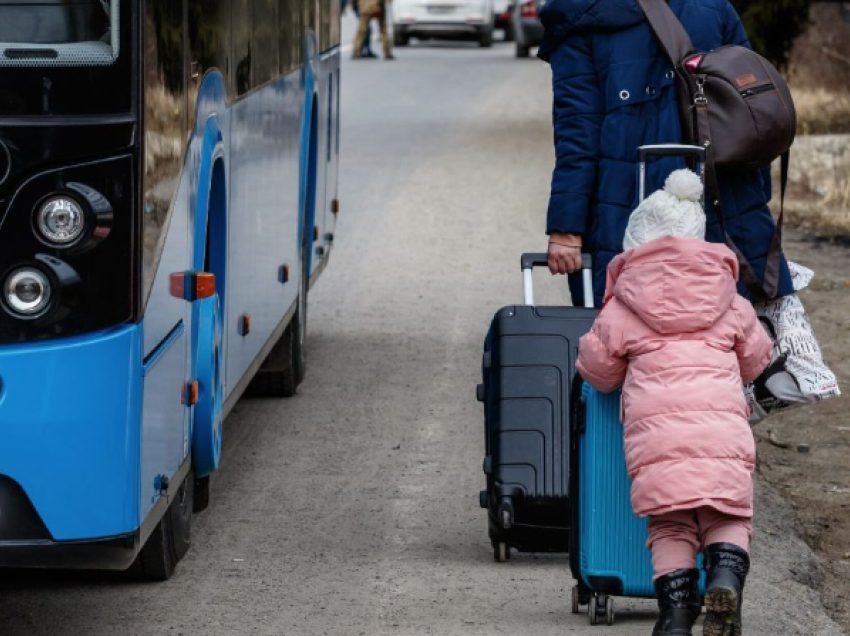 Hungaria kufizon mbështetjen për refugjatët ukrainas, vetëm ata nga zonat e luftës do të kenë të drejtën për strehim falas