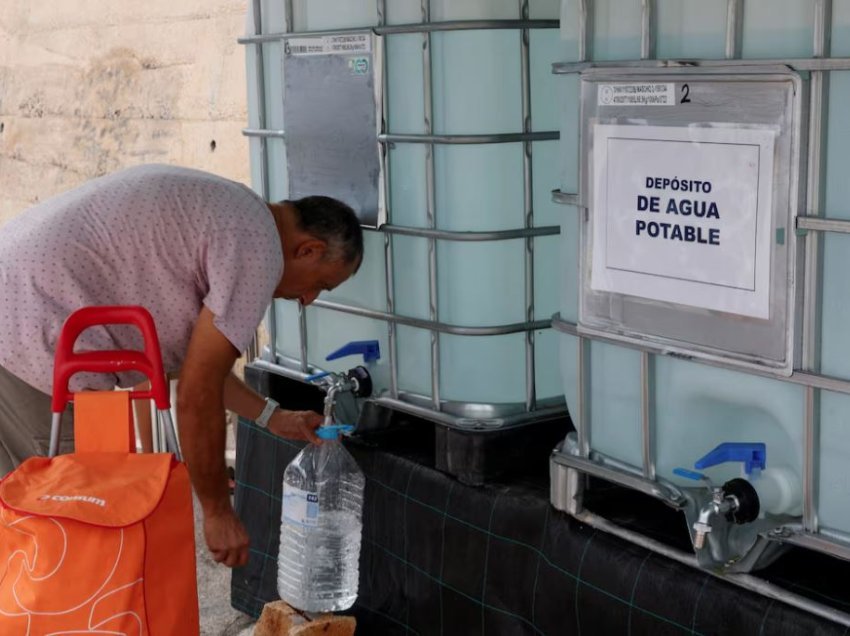 Spanjë/ Costa Blanca goditet nga thatësira, njerëzit qëndrojnë në radhë për të mbushur ujë