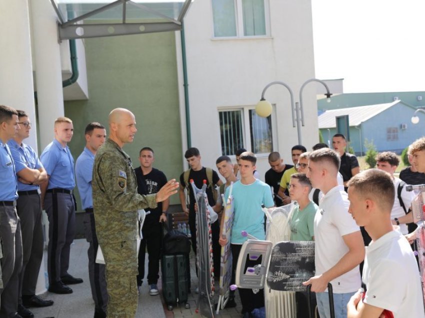 22 kandidatë fillojnë rrugëtimin e tyre për t’u bërë kadetë të FSK-së