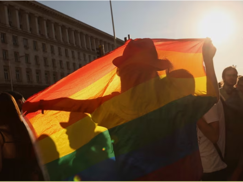 Mësuesit në Bullgari thonë se po kërcënohen pasi kundërshtuan ligjin kundër “propagandës LGBT” në shkolla