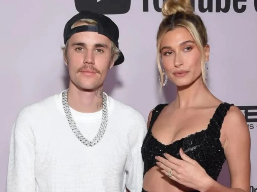 Justin Bieber dhe Hailey bëhen prindër! Publikojnë foton e veçantë dhe zbulojnë emrin e djalit të tyre