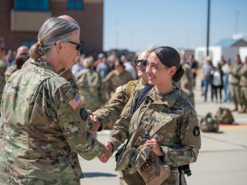 Një batalion prej njëqind ushtarësh amerikanë nisen për Kosovë