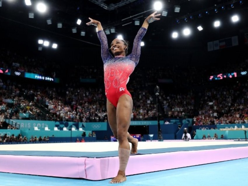 Simone Biles sfidon moshën