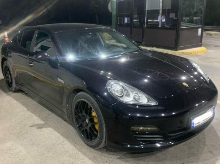 Porsche Panamera e vjedhur kapet në kufi në Maqedoni