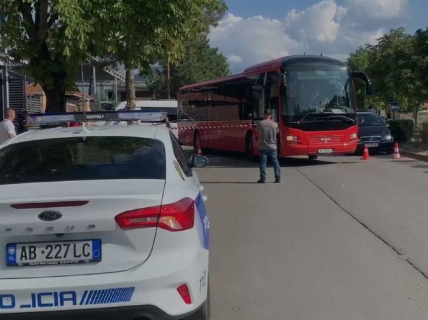 Korçë, autobusi përplas këmbësoren