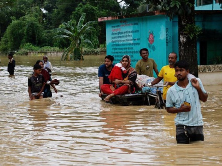 23 të vdekur, 5.7 milionë të prekur nga përmbytjet në Bangladesh