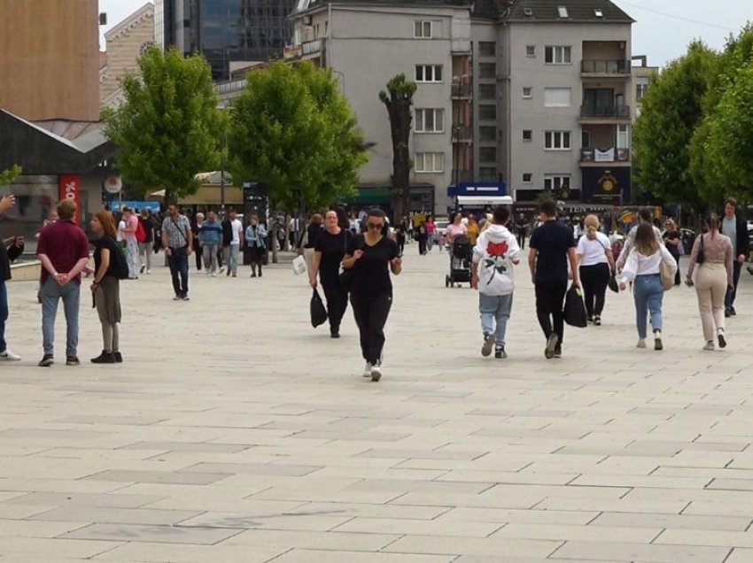 Rritja e pagës minimale – Qytetarët e pakënaqur, e quajnë lëmoshë dhe “hajgare qeveritare”