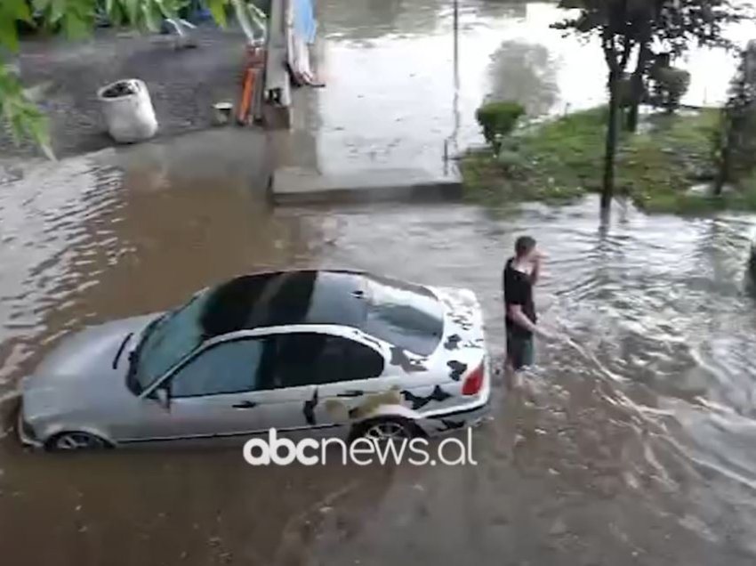  Shi i rrëmbyeshëm në Librazhd, përmbyten disa lagje