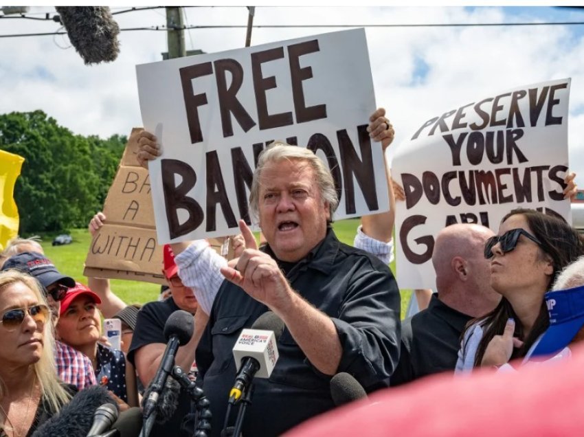 Ish-ndihmësi i Donald Trump, Steve Bannon i kërkon gjykatësit federal ta lirojë para kohe nga burgu