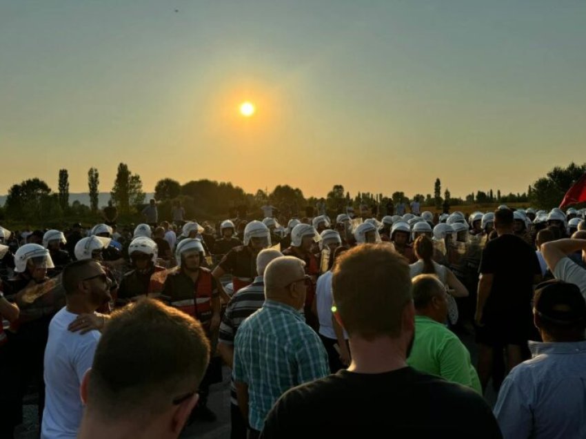 Balluku i izoloi, banorët e Krujës dhe Fushë Krujës nesër sërish në protestë. Thirrja: Rruga hapet me akte konkrete, jo me fjalë!