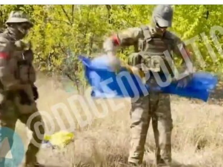 Provokojnë dy të rinj të veshur me uniformë të ushtrisë ruse, shqyejnë flamurin e Kosovës dhe të Ukrainës