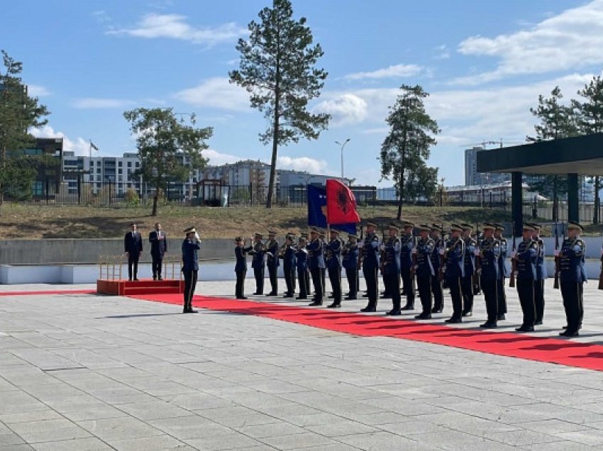 Ministri Maqedonci pret në takim homologun e tij nga Shqipëria, Pirro Vengun