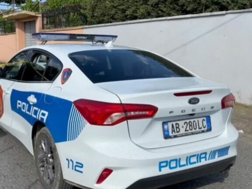 Shisnin drogë në doza të vogla, arrestohen dy persona në Tiranë